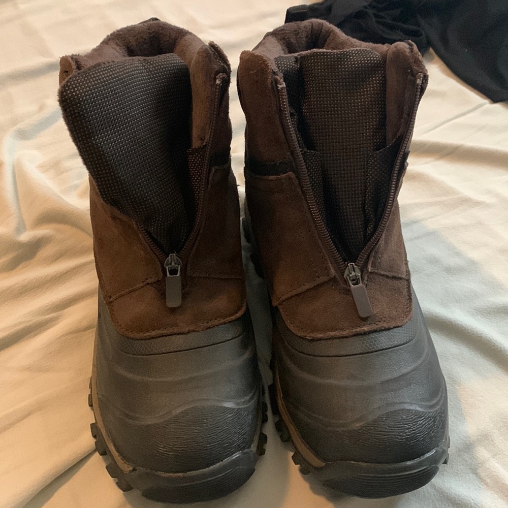 New with tag mens Lands End snow boots, never worn , wrong size